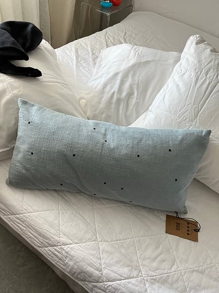 Oyoy living design kudde Dot dusty blue 60x30