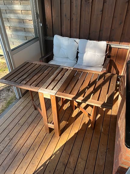 Trädgårdsmöbler i trä / soffa + fällbart bord