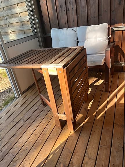 Trädgårdsmöbler i trä / soffa + fällbart bord