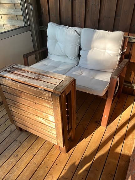 Trädgårdsmöbler i trä / soffa + fällbart bord