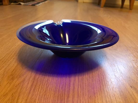 Mindre blå glasskål från Målerås
