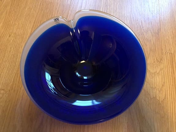 Mindre blå glasskål från Målerås