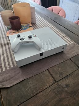 🎮 Xbox One S 1TB – Med handkontroll