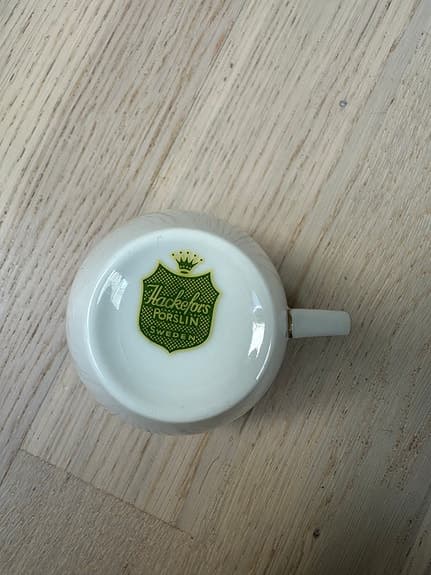 8st kaffekoppar med guldkant från Hackefors