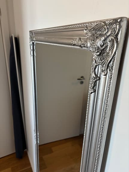 Stor golvspegel i antik/barock stil – dekorativ ram