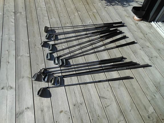 15 st Golfklubbor. Alla ingår.