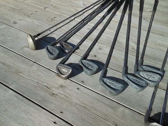 15 st Golfklubbor. Alla ingår.