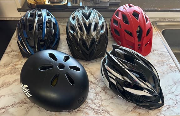 Cykelhjälmar vuxenstorlek Small till Large - En barnhjälm i nyskick