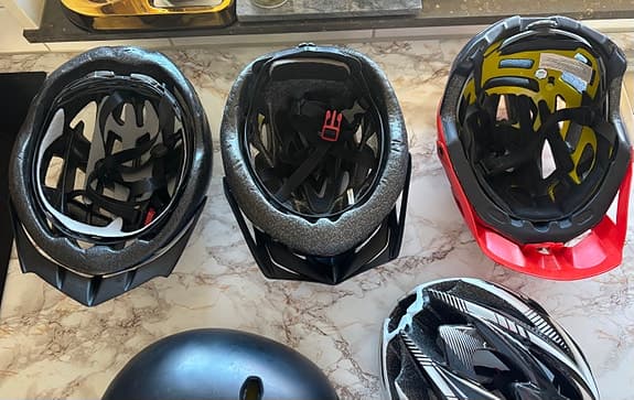 Cykelhjälmar vuxenstorlek Small till Large - En barnhjälm i nyskick