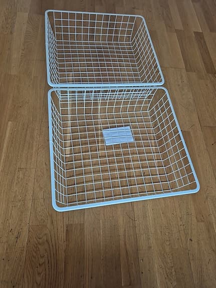Jonaxel trådbackar,2 st för 50 sek.