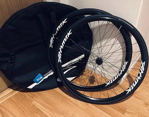 Atömik Lightweight Wheels - PREMIUM HAND-BUILT ROAD BIKE WHEELSET