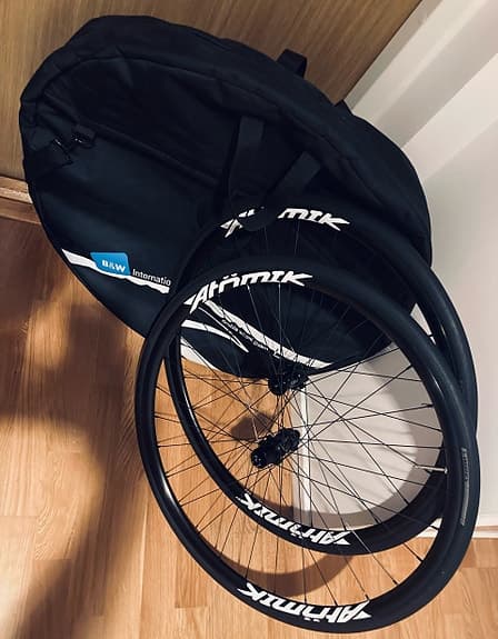 Atömik Lightweight Wheels - PREMIUM HAND-BUILT ROAD BIKE WHEELSET