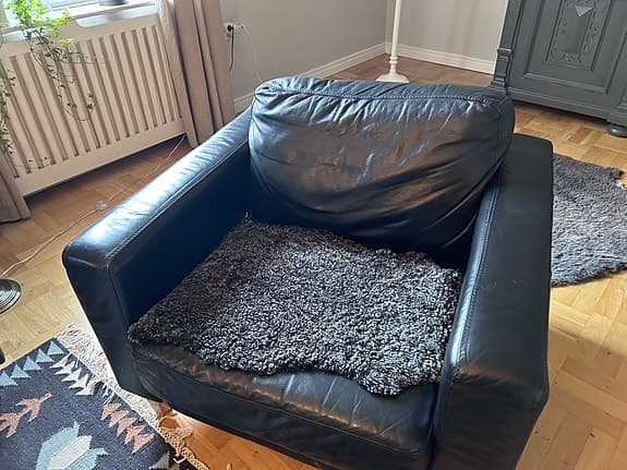 Soffgrupp i svart skinn