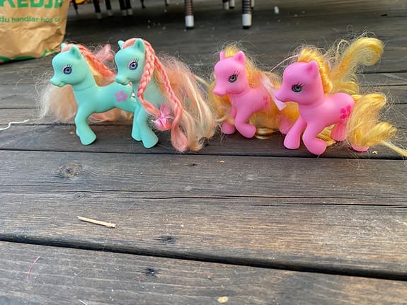 My Little Pony leksakshästar och stall lekset