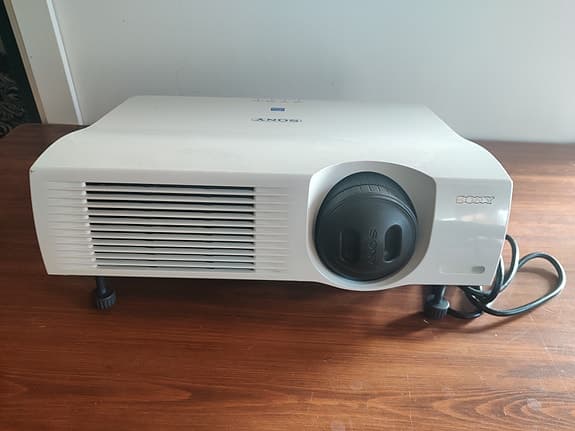 Projektor Sony VPL - PX 35 (äldre projektor)