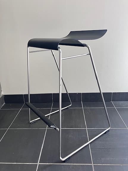 Barstol stapelbar metall svart sits