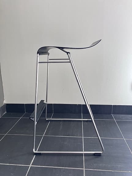 Barstol stapelbar metall svart sits
