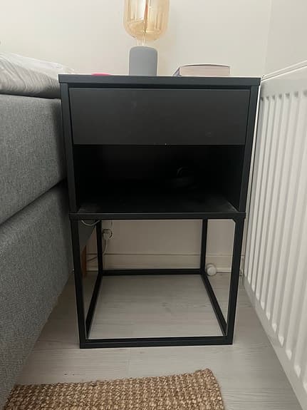 Två sängbord Ikea VIKHAMMER