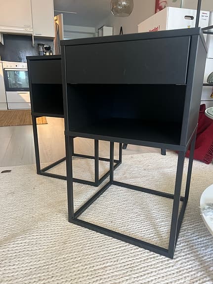 Två sängbord Ikea VIKHAMMER