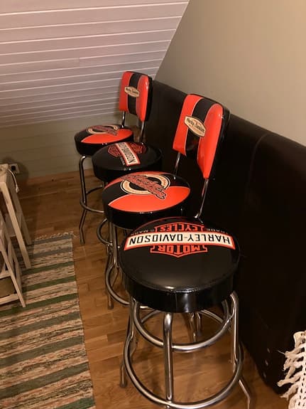 Harley-Davidson barstolar svart/röd med ryggstöd