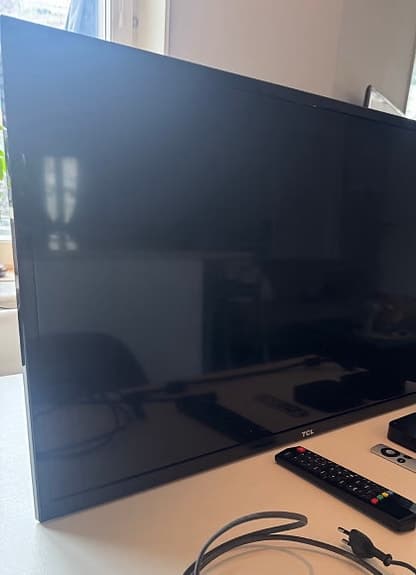 TCL tv svart