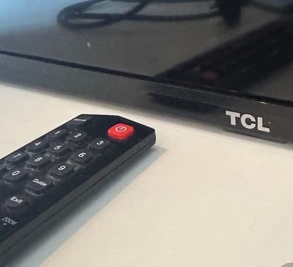 TCL tv svart