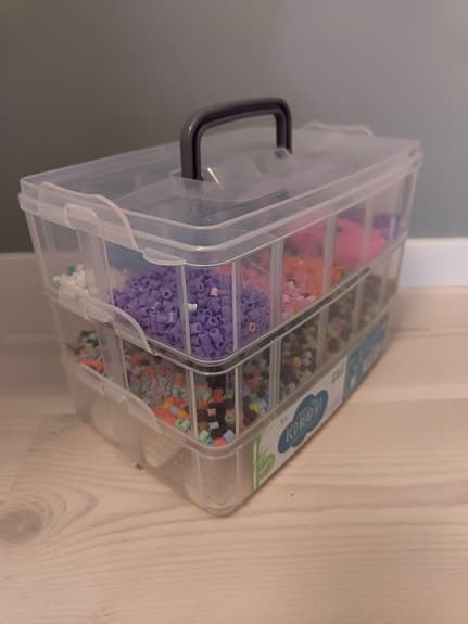 Pärlplattor med pärlor och förvaring