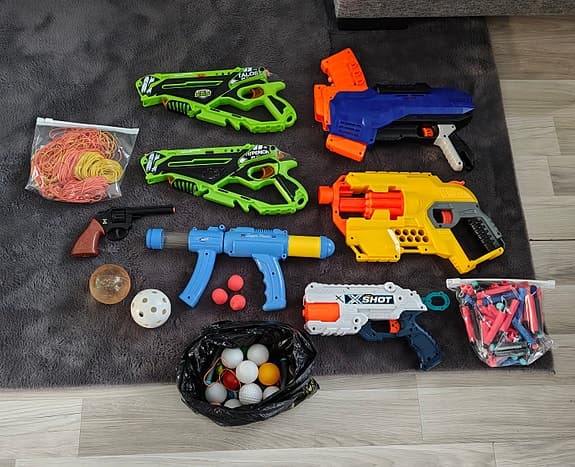 Leksakspistoler och leksaksgevär set plast flerfärgad