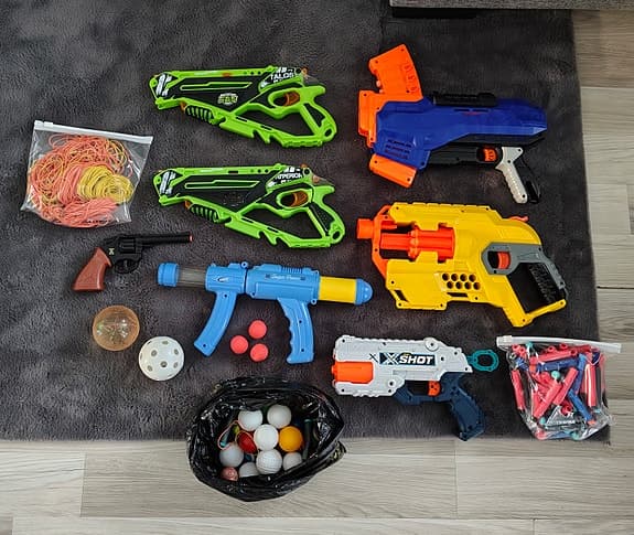 Leksakspistoler och leksaksgevär set plast flerfärgad