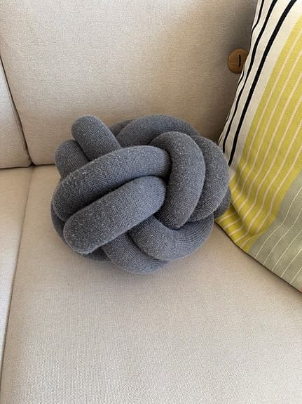 Knot kudde (grå)