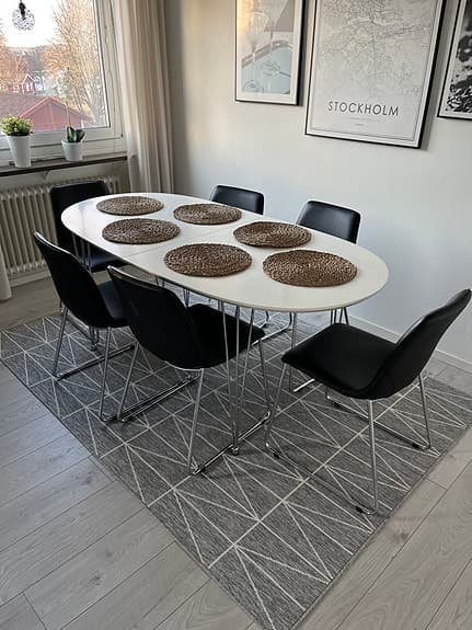 Matgrupp med 6 stolar