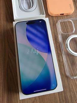 iPhone 16 Pro Max 512 GB med 6st skal & extra skärmskydd