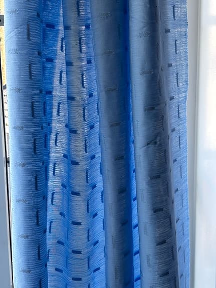 Tyg med ett fint fall i vacker ljusblå färg - 120 cm x 410 cm