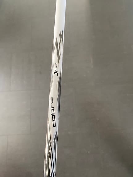 Cobra junior golf skaft driver.