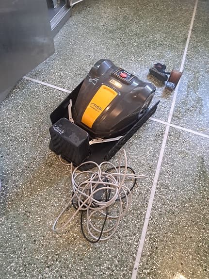 Stiga Autoclip robotgräsklippare grå gul