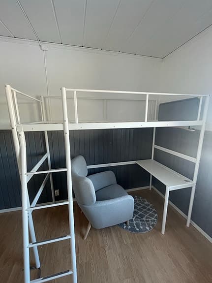 IKEA loftsäng med skrivbord vit