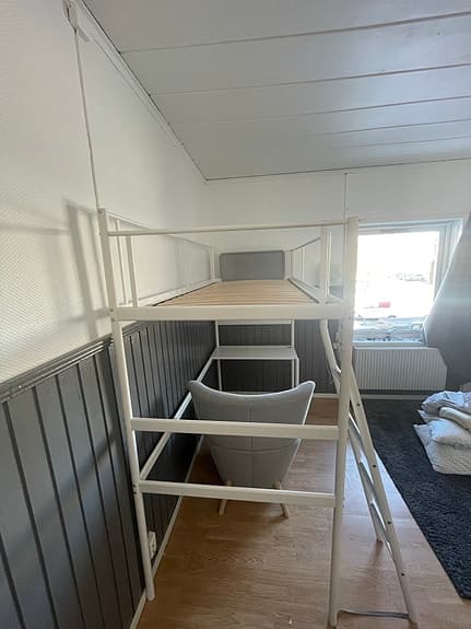 IKEA loftsäng med skrivbord vit