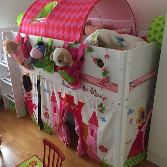 Flexa White halvhög barnsäng med prinsesstema & tillbehör – komplett paket!