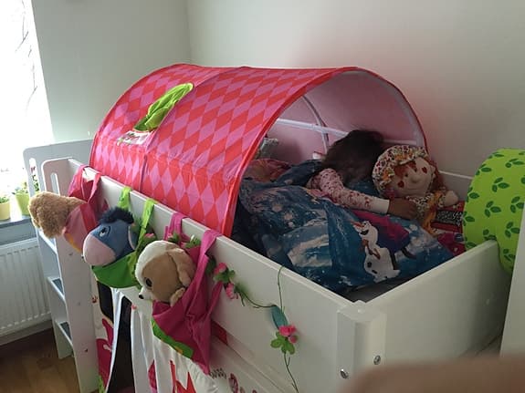 Flexa White halvhög barnsäng med prinsesstema & tillbehör – komplett paket!