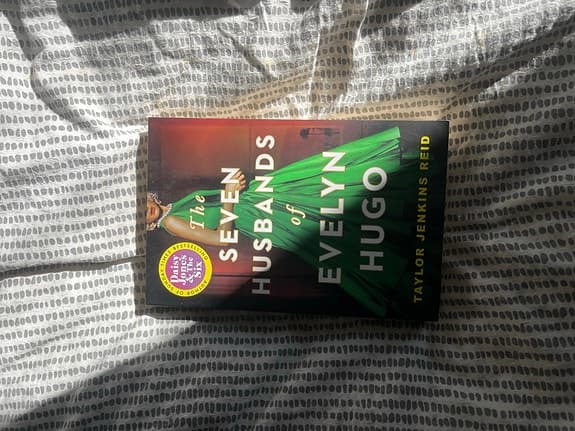 Taylor Jenkins Reid The Seven Husbands of Evelyn Hugo bok engelska