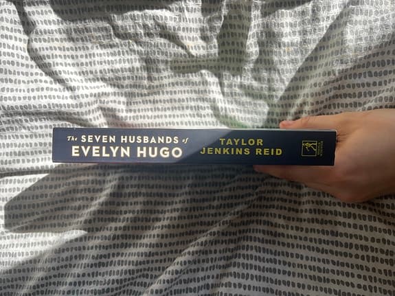 Taylor Jenkins Reid The Seven Husbands of Evelyn Hugo bok engelska