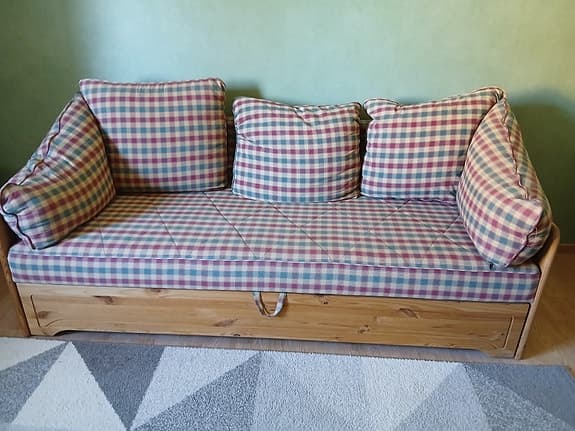 Soffa med förvaring rutigt tyg träunderrede