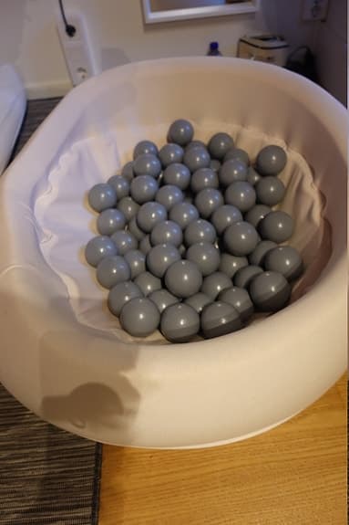 JLY bollhav med bollar grå