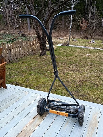 Manuell handgräsklippare i bra skick