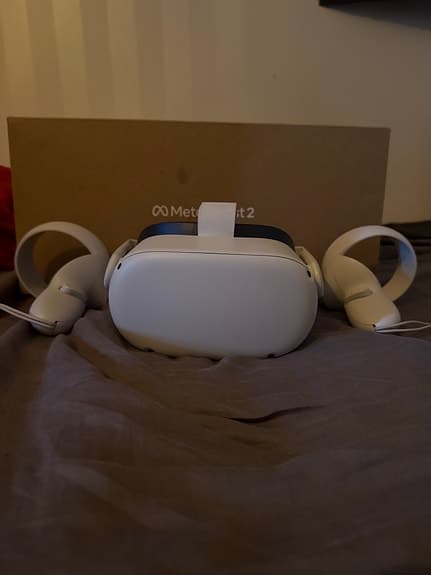 Meta Quest 2 VR‑headset med handkontroller vit 128 GB