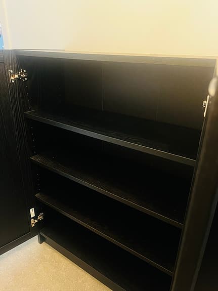 Billy hyllor låg med dörrar, mörkbrun