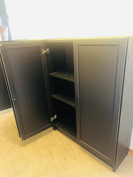 Billy hyllor låg med dörrar, mörkbrun