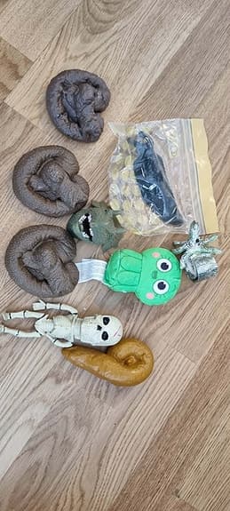 Blandade leksaker figurer plast