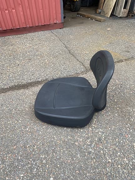 Stiga sits till åkgräsklippare svart plast
