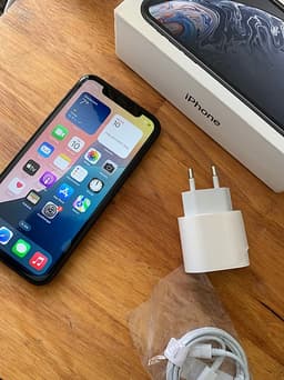 iPhone XR 64 GB (nytt batteri och mycket bra skick!)